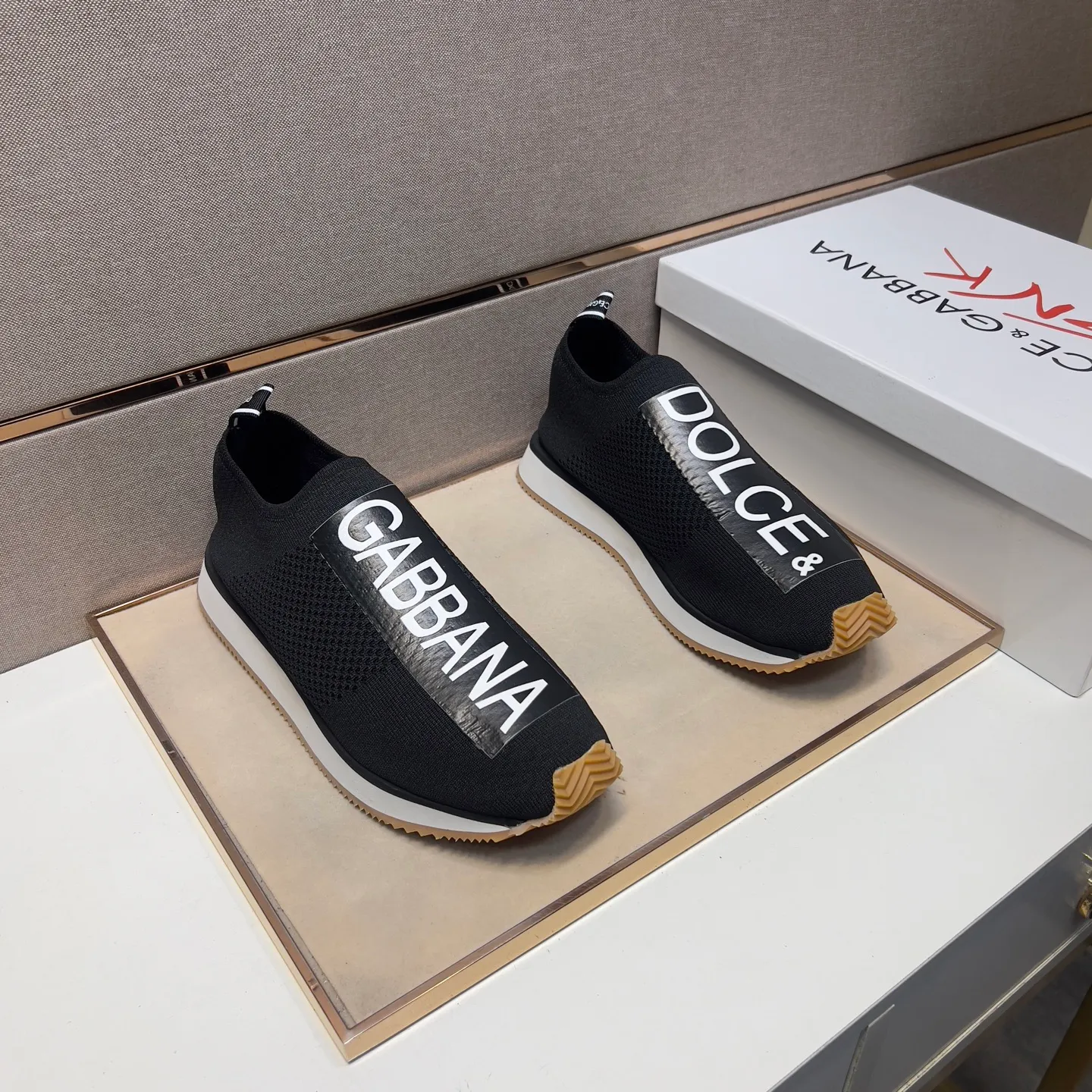 ⬛️Men's men's shoes💰p420【DG～】couple casual shoes 2025z cabinet sales simultaneously 🔶Size: 35-44#️⃣ 🔷1 color🔜The upper is made of multi-material splicing➕Mesh lining, comfortable and breathable, sole: original comfortable, wear-resistant and non-slip outsole, ⚠️Real shot📱Photographed🎬The real thing is better📢📢📢
